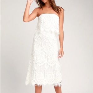 Lulu’s Delia White Lace Strapless Midi Dress